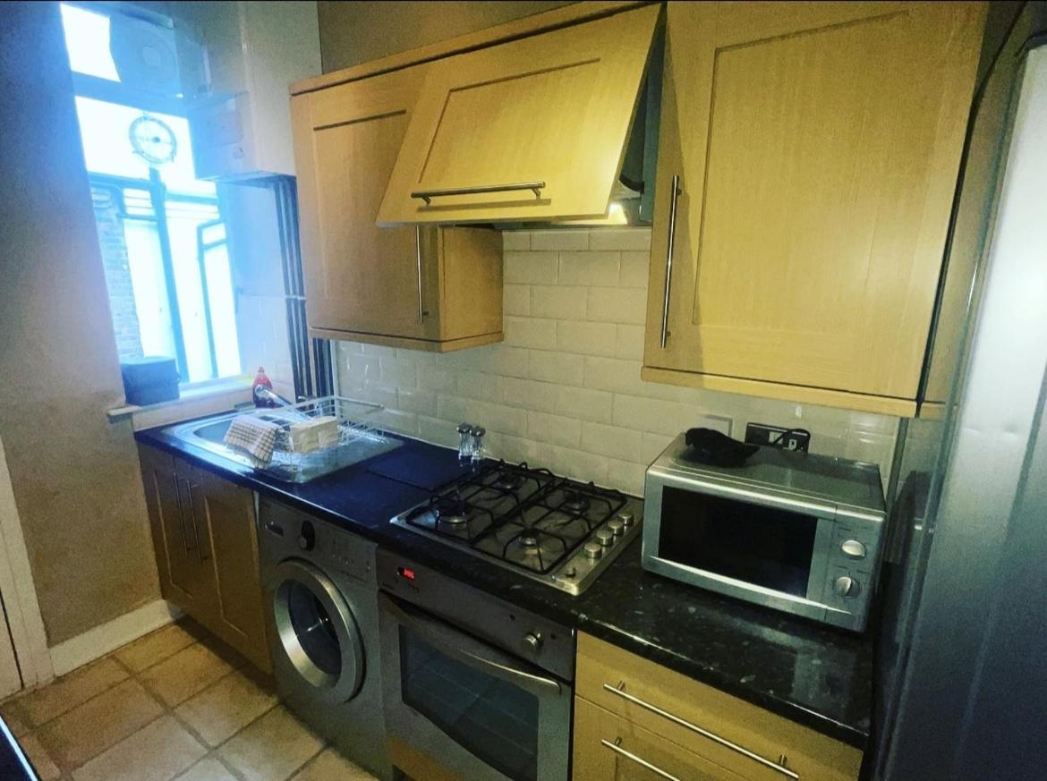 Luxury 1-Bed Apartment With Stunning City Views Perfect For Short Stays In London Exterior foto
