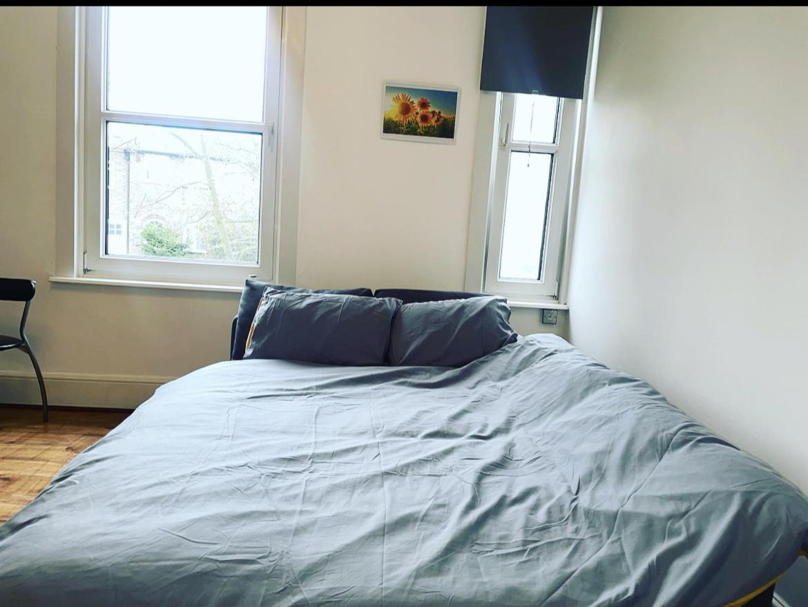 Luxury 1-Bed Apartment With Stunning City Views Perfect For Short Stays In London Exterior foto