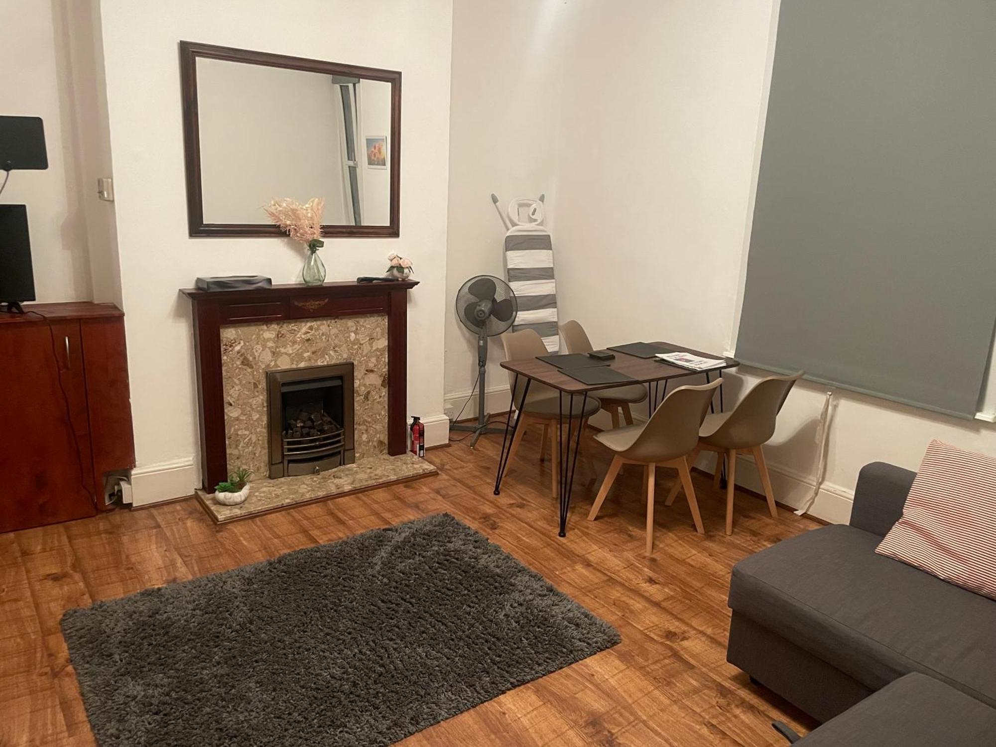 Luxury 1-Bed Apartment With Stunning City Views Perfect For Short Stays In London Exterior foto